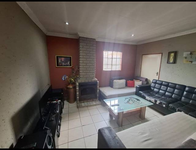 4 BEDROOM HOUSE FOR SALE IN CLAYVILLE